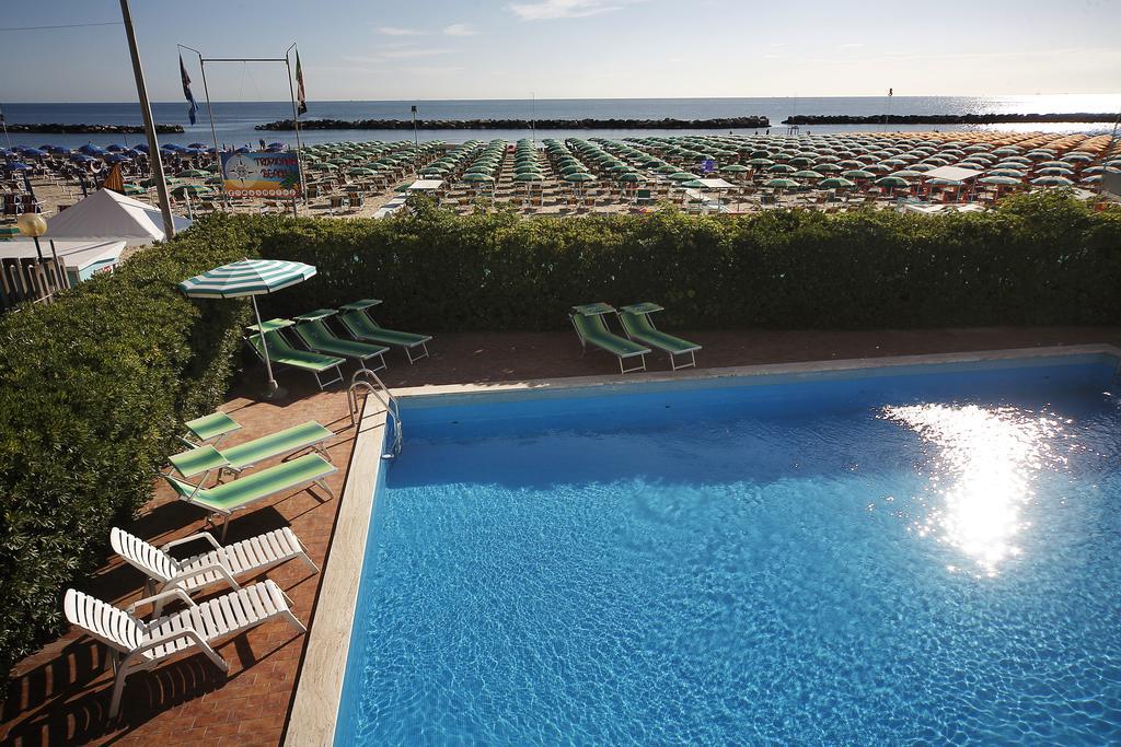 Hotel Villa Sole Resort Bellaria-Igea Marina Buitenkant foto